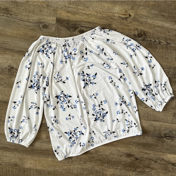 NWT Cleo blouse size medium - Picture 3 of 7